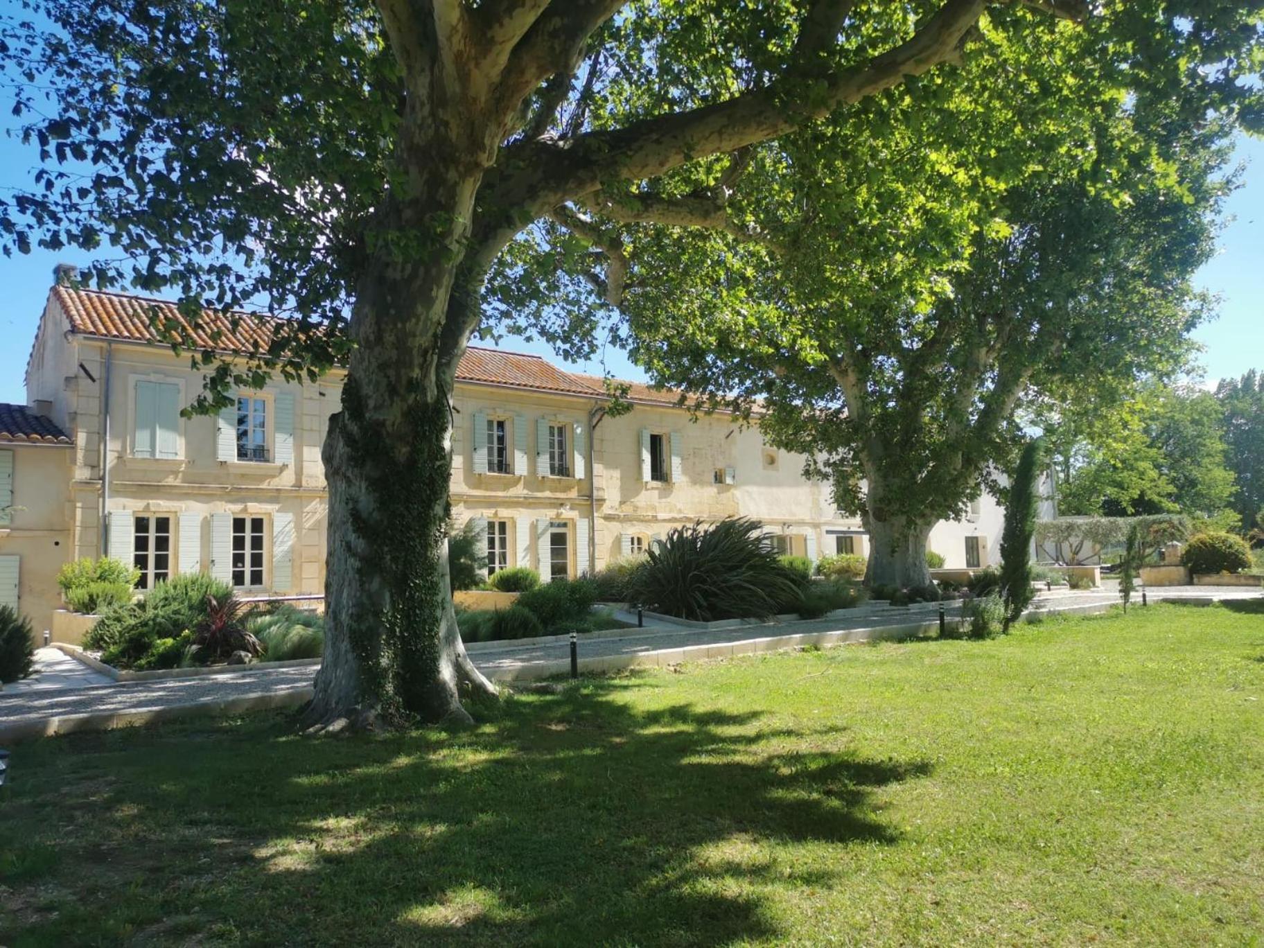 Mas De L'Hermitage Moules Exterior photo